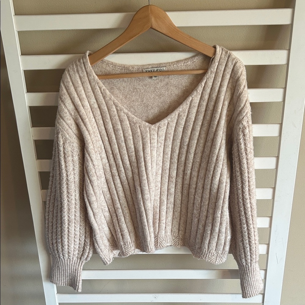 FRYE & CO. Beige V Neck Sweater Size Large